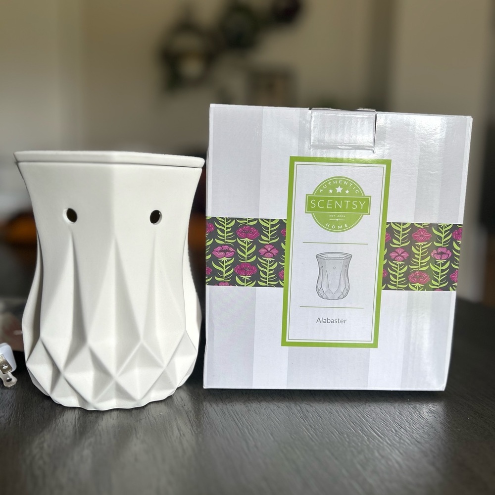 Scentcy Alabaster warmer
